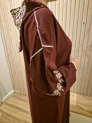 Jlaba bordeaux brodée en blanc