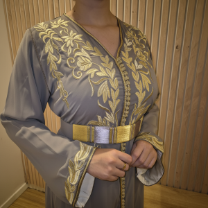 Caftan brodé blanc cassé – Doublure élégante