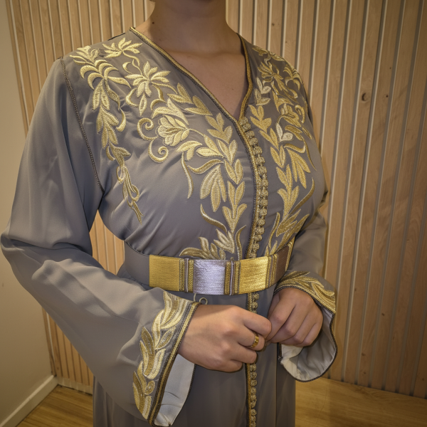 Caftan brodé blanc cassé – Doublure élégante