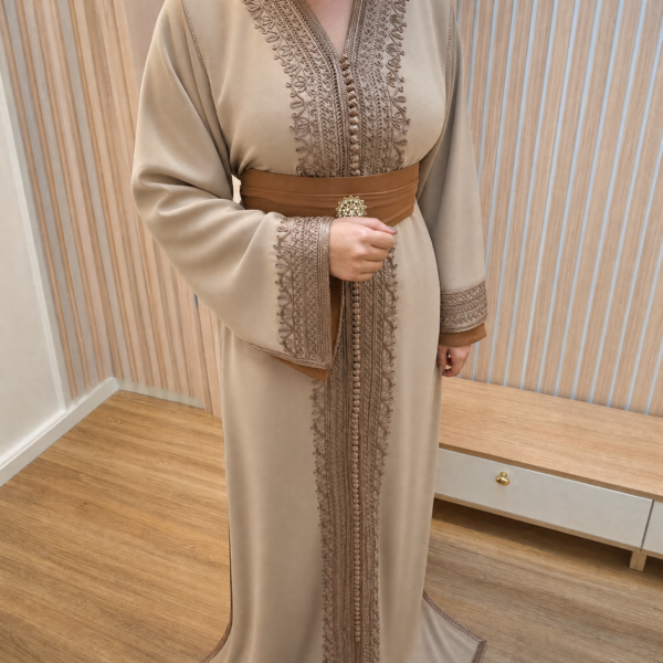 Caftan  (beige/crème) à  ceinture