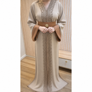 Caftan  (beige/crème) à  ceinture